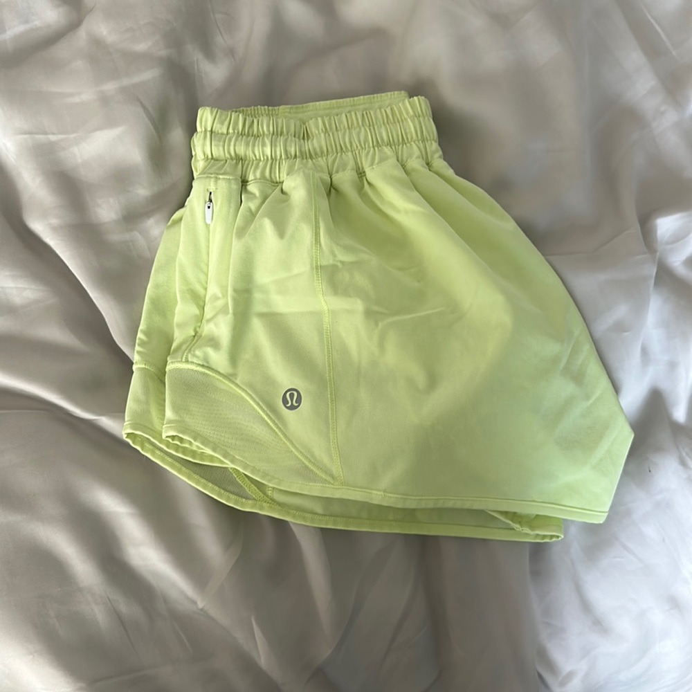LULULEMON Hotty Hot 2.5” Short